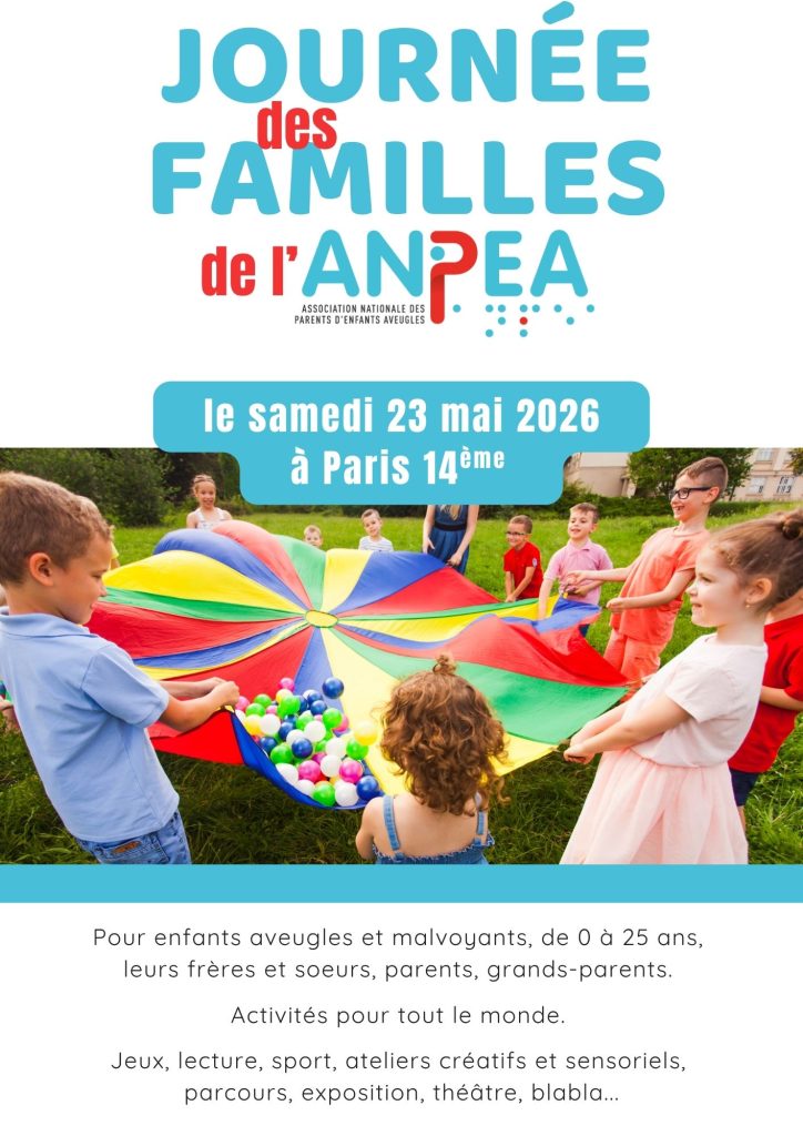 Affiche journée familles. Des enfants et des adultes sont en cercle tout en tenant un tissu
